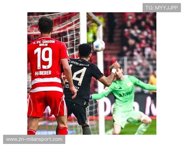 德甲拜仁高位换位制造空档,射门机会接踵 德甲拜仁高位换位制造空档,射门机会接踵