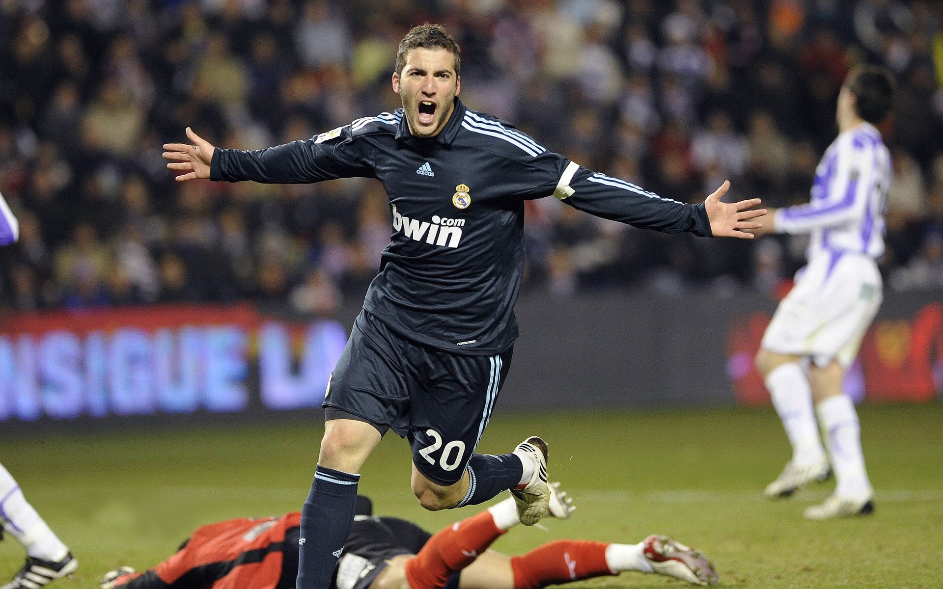 《FIFA》虚拟世界杯开启,全球玩家共享足球盛宴!,fifa足球世界阵容模拟玩脱了